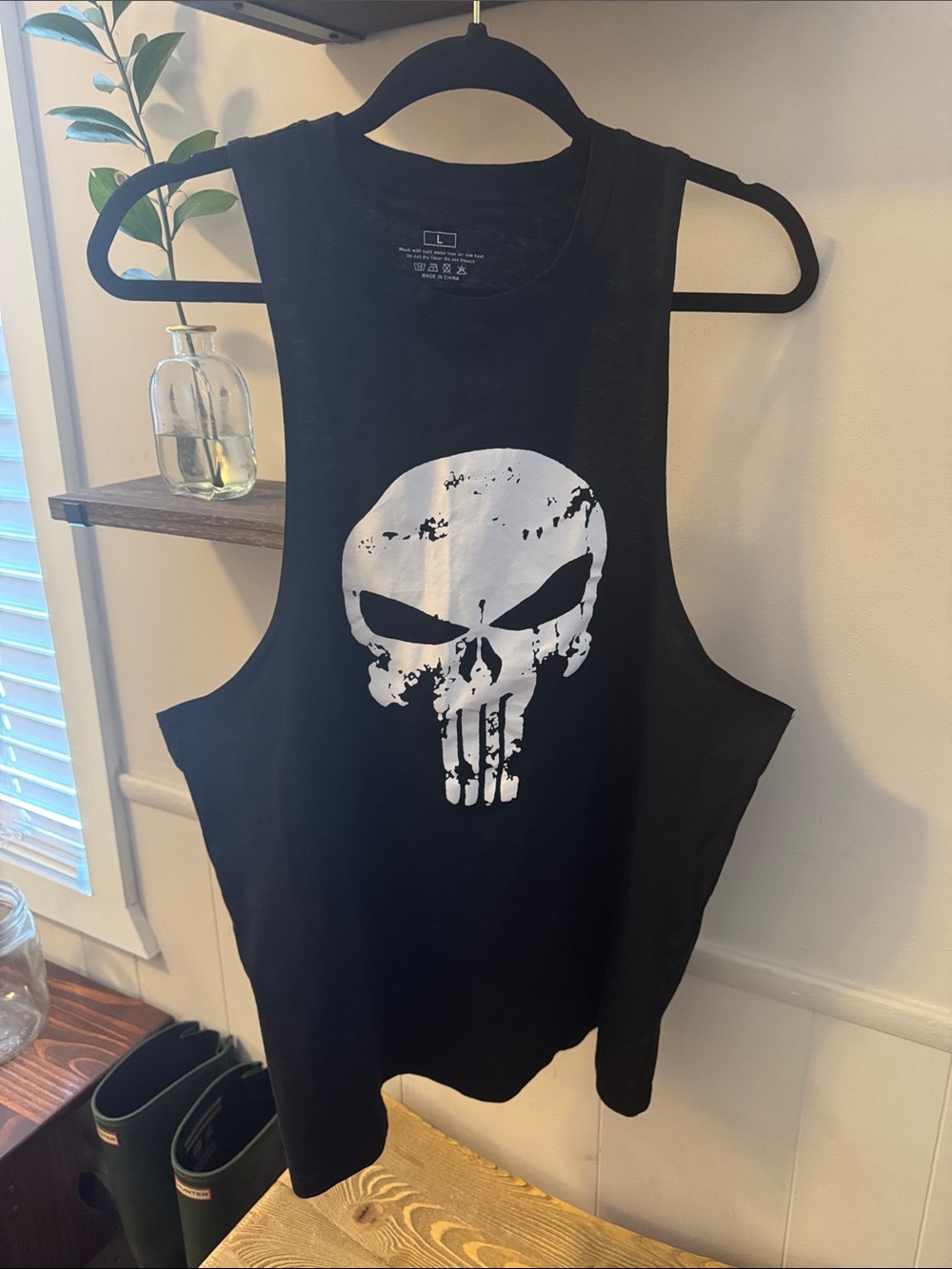 Men's/Women's Black Sleeveless Graphic Muscle Tank with White Skull Print Large
